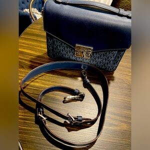 Michael Kors Crossbody purse
